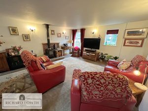 Lounge- click for photo gallery